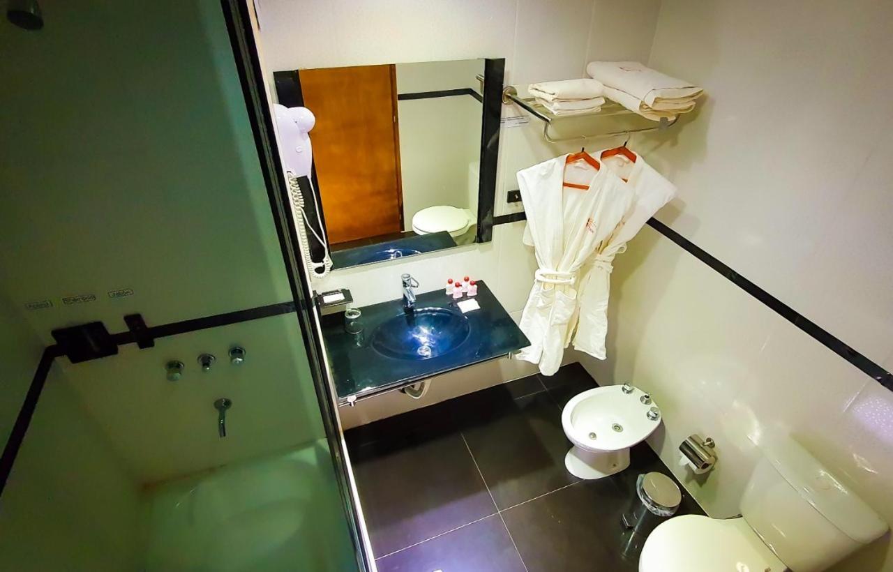 Dos de Mayo Austral Hotel מראה חיצוני תמונה