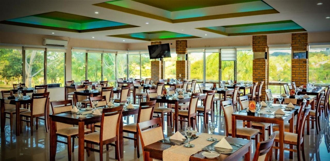 Dos de Mayo Austral Hotel מראה חיצוני תמונה