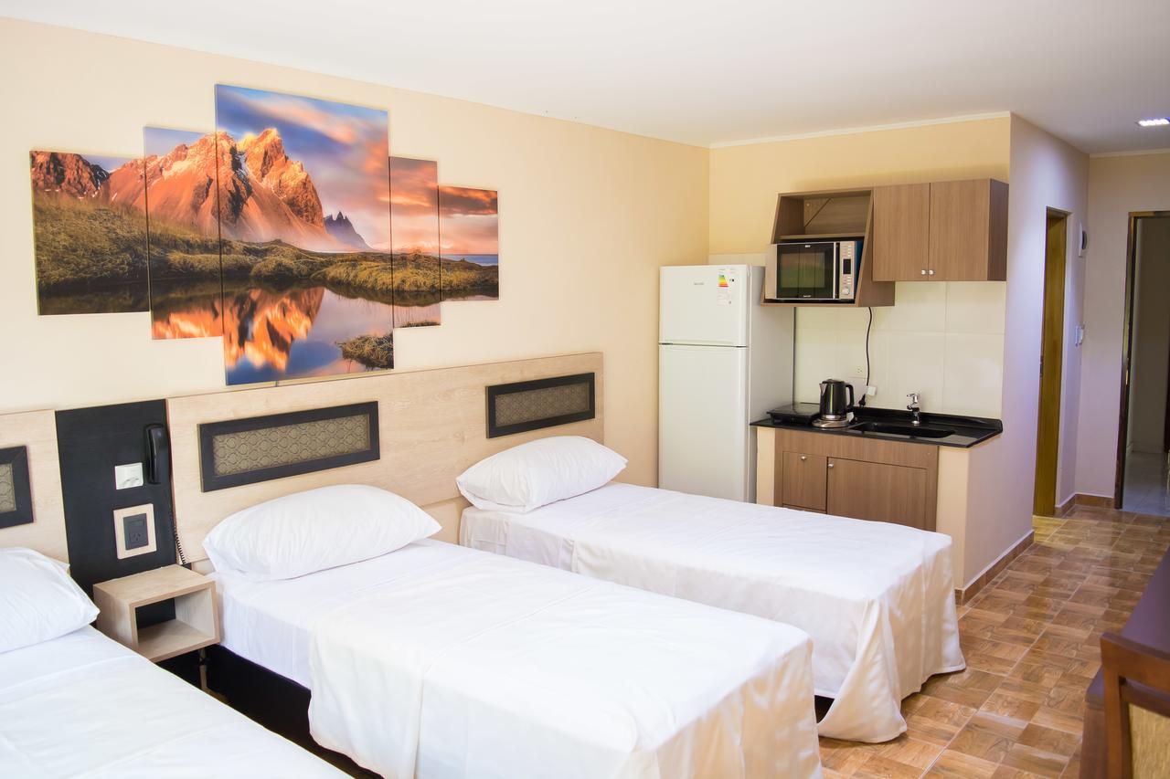 Dos de Mayo Austral Hotel מראה חיצוני תמונה