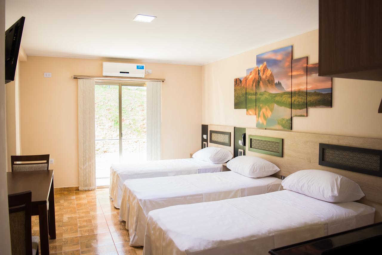 Dos de Mayo Austral Hotel מראה חיצוני תמונה