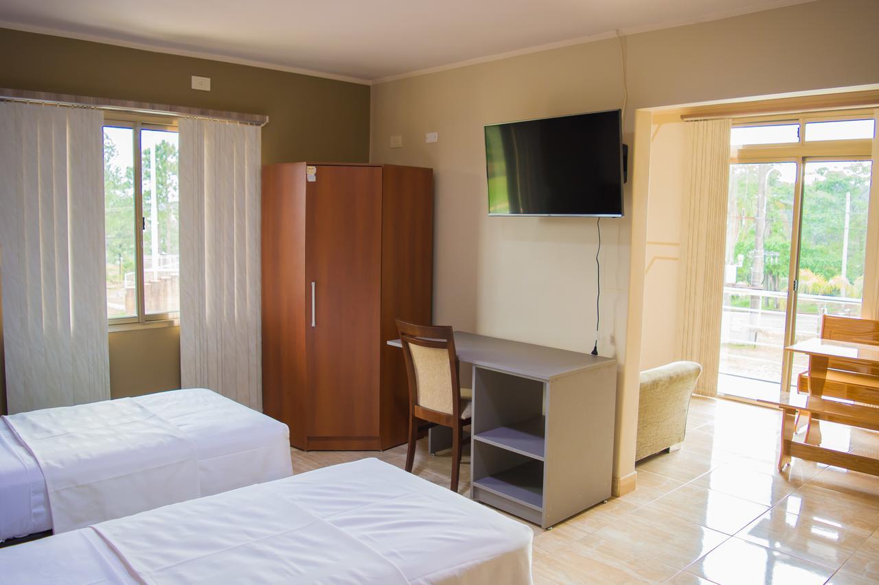 Dos de Mayo Austral Hotel מראה חיצוני תמונה