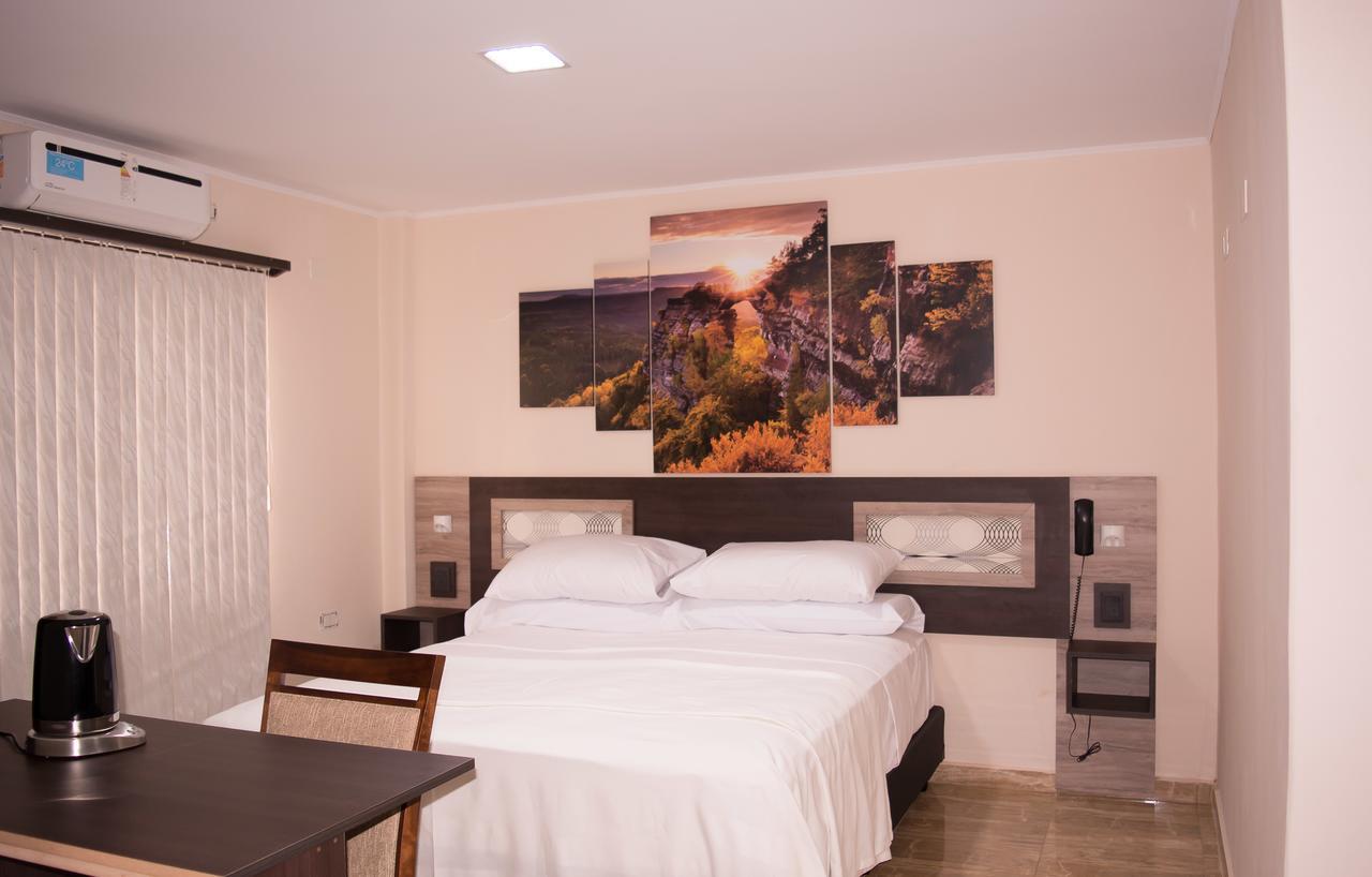 Dos de Mayo Austral Hotel מראה חיצוני תמונה
