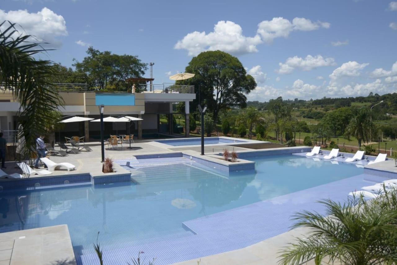 Dos de Mayo Austral Hotel מראה חיצוני תמונה